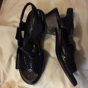 SAS Suntimer black sandals 5-1/2 wide